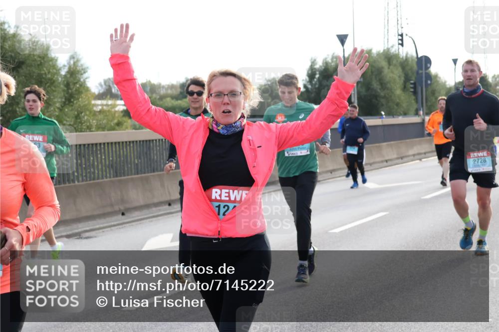 03.10.2024 - Köhlbrandbrückenlauf Luisa Fischer http://msf.ph/oto/7145222 03.10.2024 09:13:58 Position 3 3, 12, 2728 meine-sportfotos.de