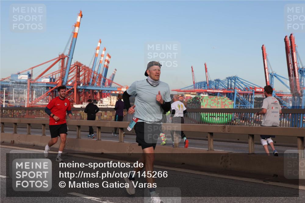 03.10.2024 - Köhlbrandbrückenlauf Matties Gatica Varas http://msf.ph/oto/7145266 03.10.2024 09:42:20 Position 2  meine-sportfotos.de