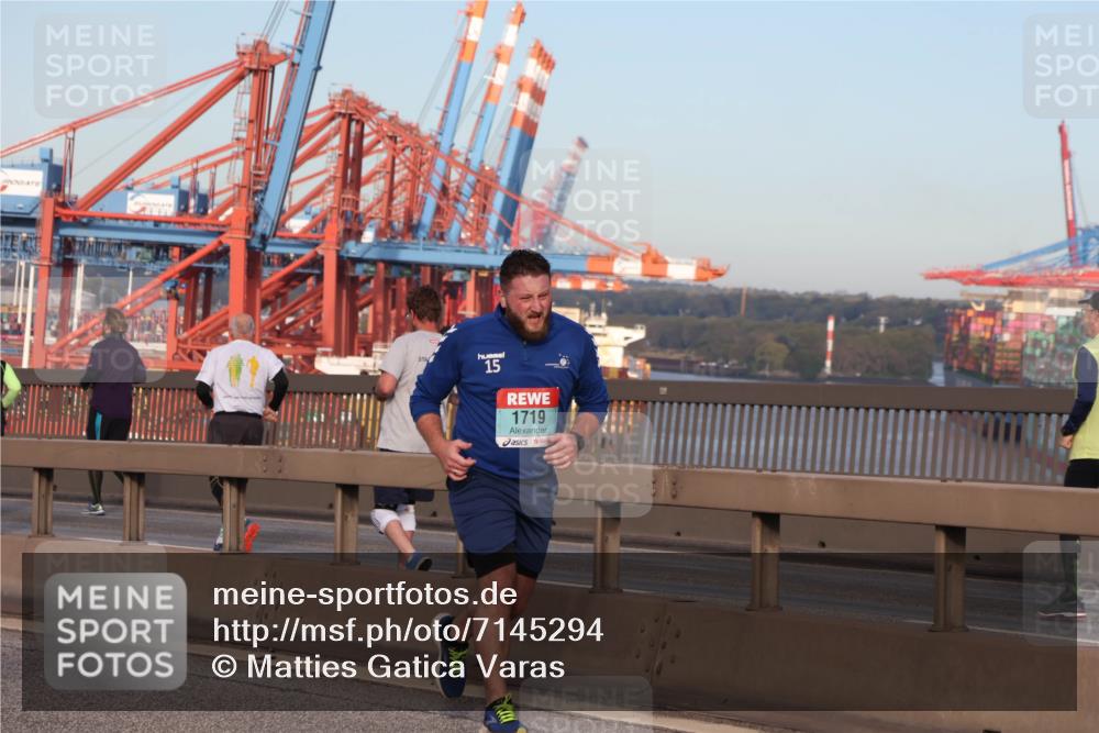 03.10.2024 - Köhlbrandbrückenlauf Matties Gatica Varas http://msf.ph/oto/7145294 03.10.2024 09:42:24 Position 2 15, 1719, 00 meine-sportfotos.de