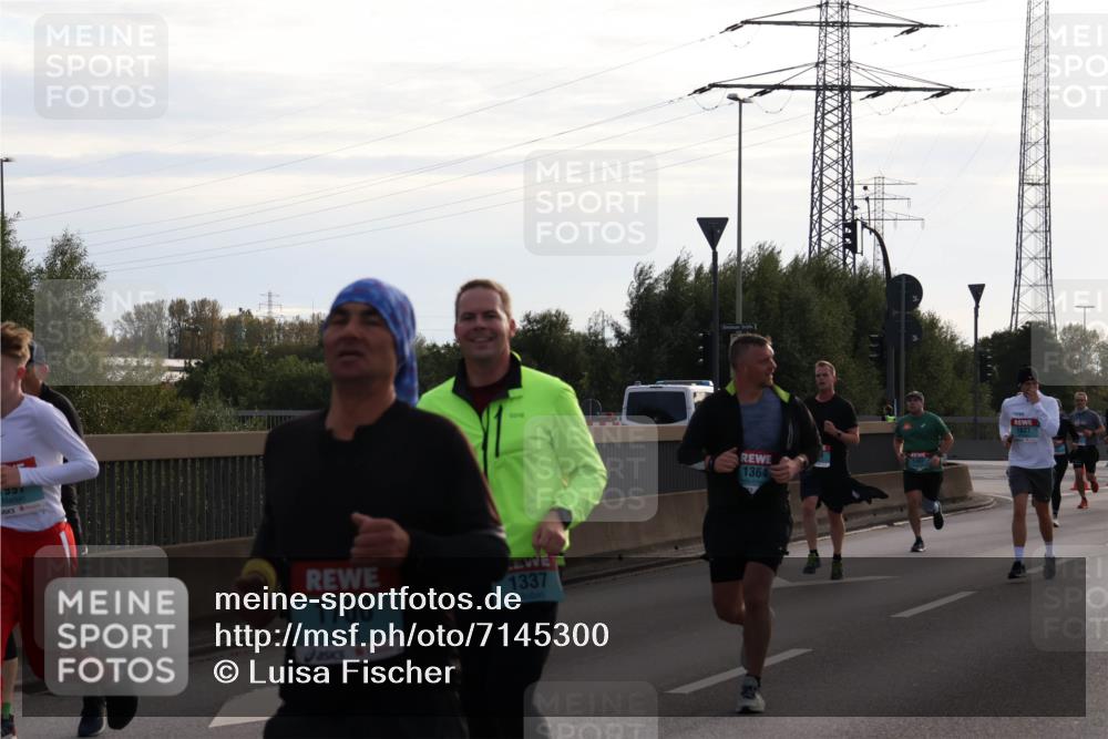 03.10.2024 - Köhlbrandbrückenlauf Luisa Fischer http://msf.ph/oto/7145300 03.10.2024 09:14:20 Position 3 1957, 1700, 1337, 1364, 1827 meine-sportfotos.de