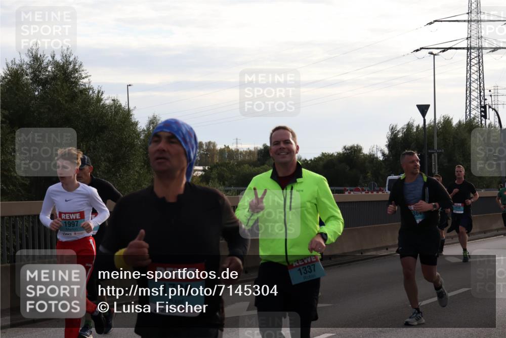 03.10.2024 - Köhlbrandbrückenlauf Luisa Fischer http://msf.ph/oto/7145304 03.10.2024 09:14:21 Position 3 1997, 1700, 1337, 364 meine-sportfotos.de