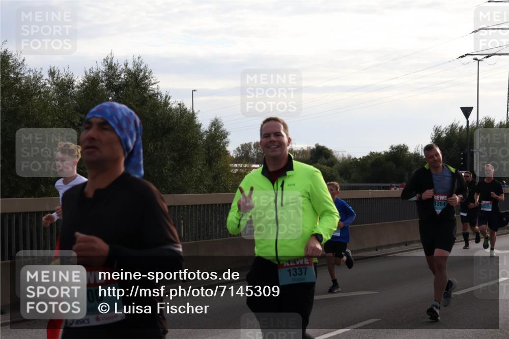 03.10.2024 - Köhlbrandbrückenlauf Luisa Fischer http://msf.ph/oto/7145309 03.10.2024 09:14:21 Position 3 1700, 1337, 1364, 1930 meine-sportfotos.de