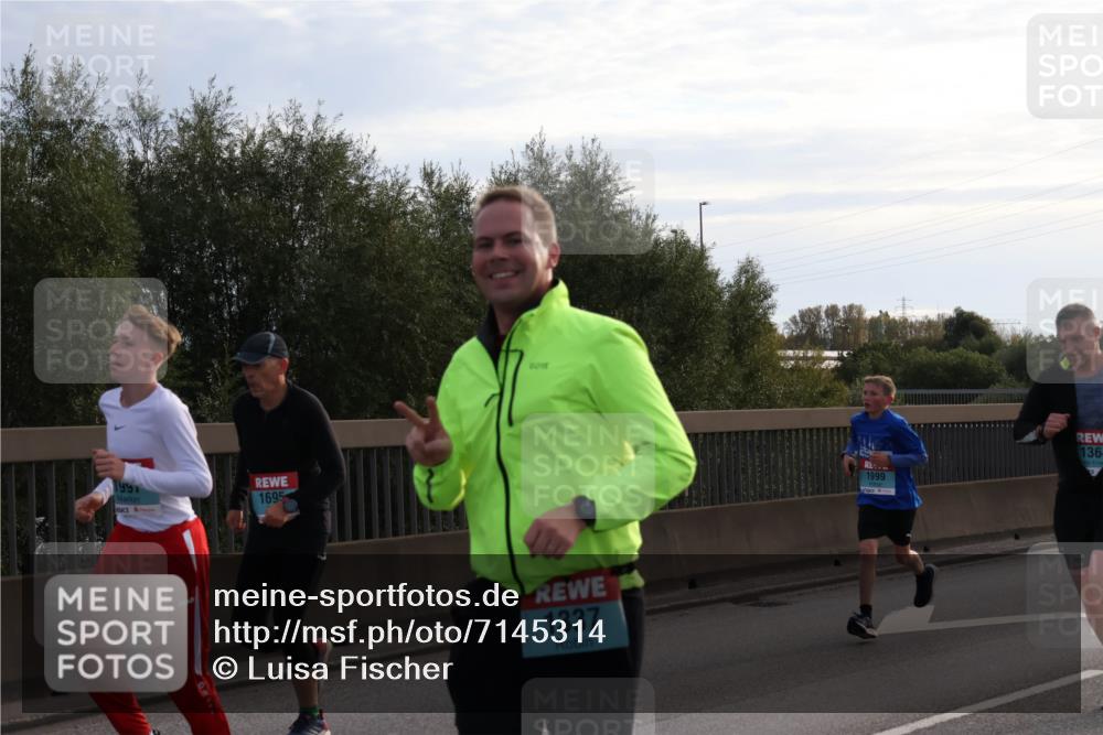 03.10.2024 - Köhlbrandbrückenlauf Luisa Fischer http://msf.ph/oto/7145314 03.10.2024 09:14:22 Position 3 1997, 1695, 1337, 1999, 136 meine-sportfotos.de