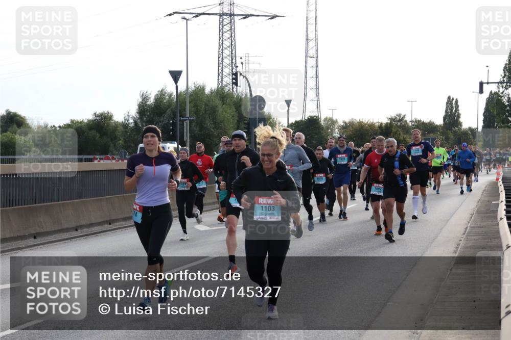 03.10.2024 - Köhlbrandbrückenlauf Luisa Fischer http://msf.ph/oto/7145327 03.10.2024 09:14:26 Position 3 1421, 477, 1103, 1676, 1649, 1697 meine-sportfotos.de