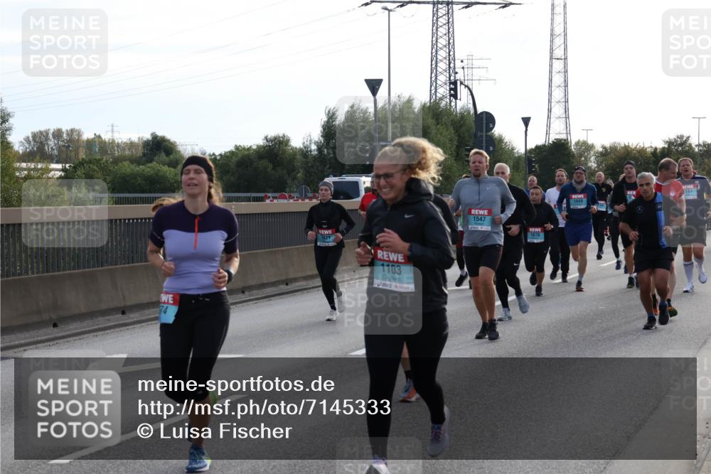 03.10.2024 - Köhlbrandbrückenlauf Luisa Fischer http://msf.ph/oto/7145333 03.10.2024 09:14:27 Position 3 74, 1421, 1103, 1547, 1676, 144, 16, 1649 meine-sportfotos.de