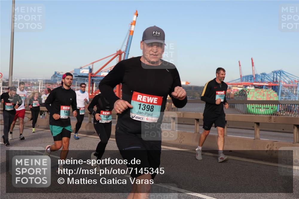 03.10.2024 - Köhlbrandbrückenlauf Matties Gatica Varas http://msf.ph/oto/7145345 03.10.2024 09:42:29 Position 2 1849, 1421, 1398, 1831, 195, 1422, 152 meine-sportfotos.de