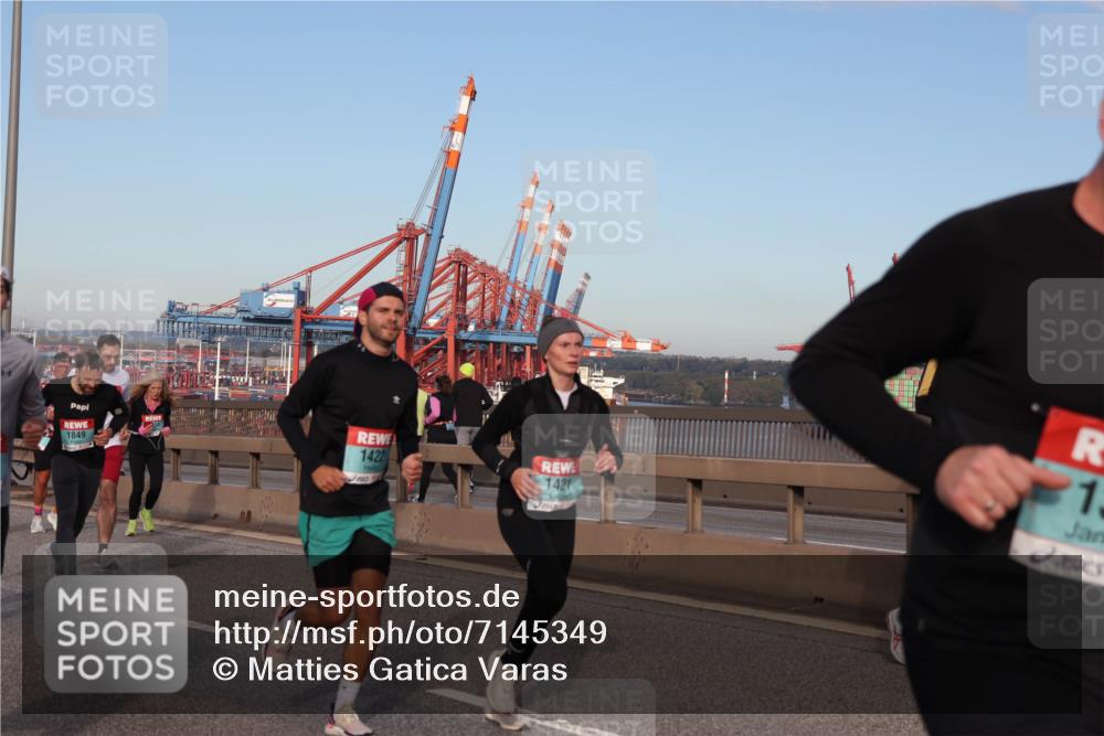 03.10.2024 - Köhlbrandbrückenlauf Matties Gatica Varas http://msf.ph/oto/7145349 03.10.2024 09:42:30 Position 2 1849, 1422, 1421, 1 meine-sportfotos.de