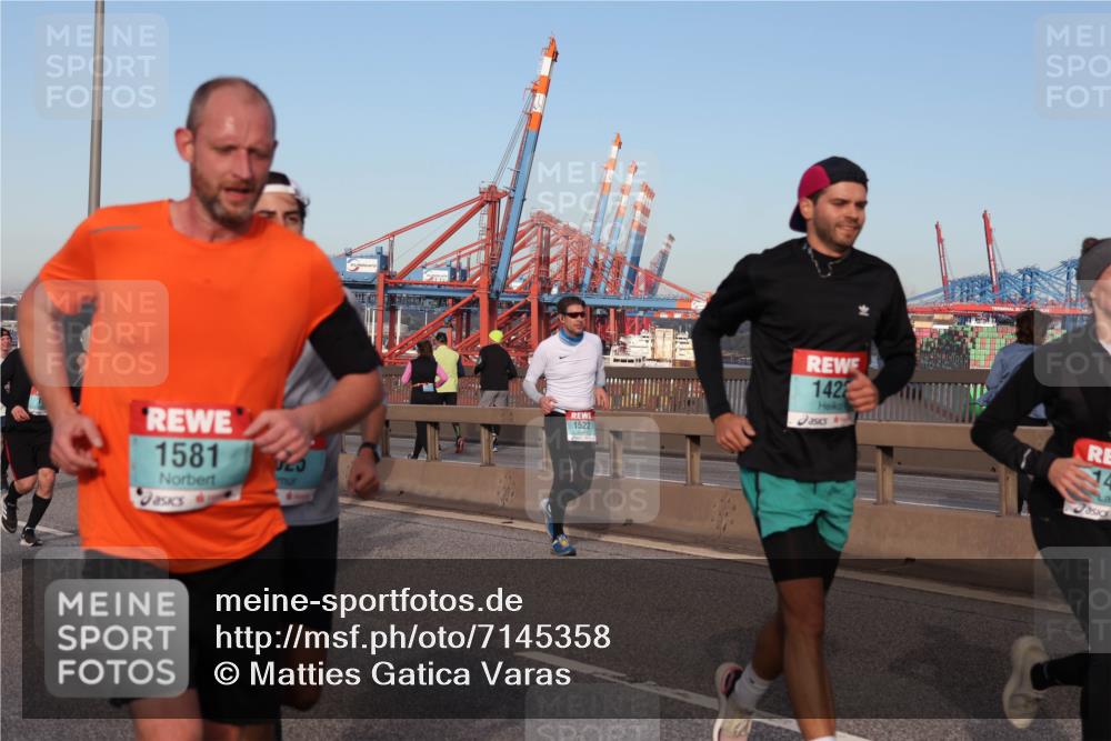 03.10.2024 - Köhlbrandbrückenlauf Matties Gatica Varas http://msf.ph/oto/7145358 03.10.2024 09:42:31 Position 2 1581, 523, 1522, 142 meine-sportfotos.de
