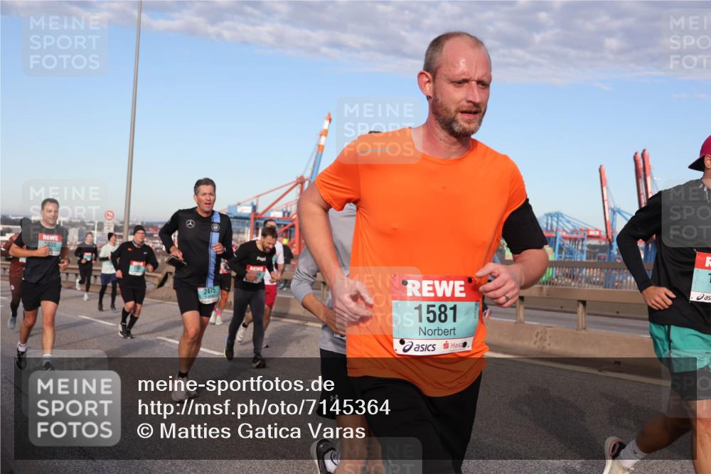 03.10.2024 - Köhlbrandbrückenlauf Matties Gatica Varas http://msf.ph/oto/7145364 03.10.2024 09:42:31 Position 2 855, 2475, 1581, 8 meine-sportfotos.de