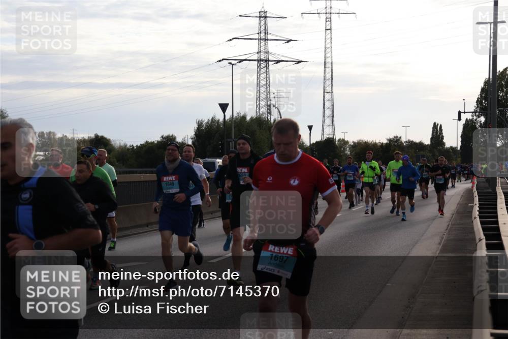 03.10.2024 - Köhlbrandbrückenlauf Luisa Fischer http://msf.ph/oto/7145370 03.10.2024 09:14:31 Position 3 650, 1649, 1697 meine-sportfotos.de