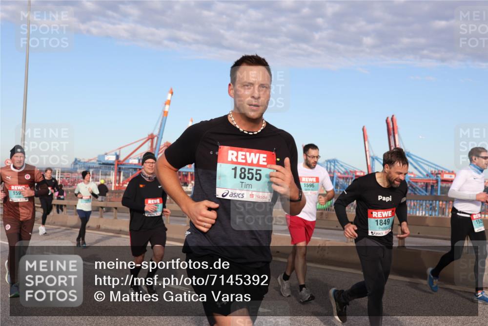 03.10.2024 - Köhlbrandbrückenlauf Matties Gatica Varas http://msf.ph/oto/7145392 03.10.2024 09:42:34 Position 2 159, 1855, 1596, 1849, 152 meine-sportfotos.de