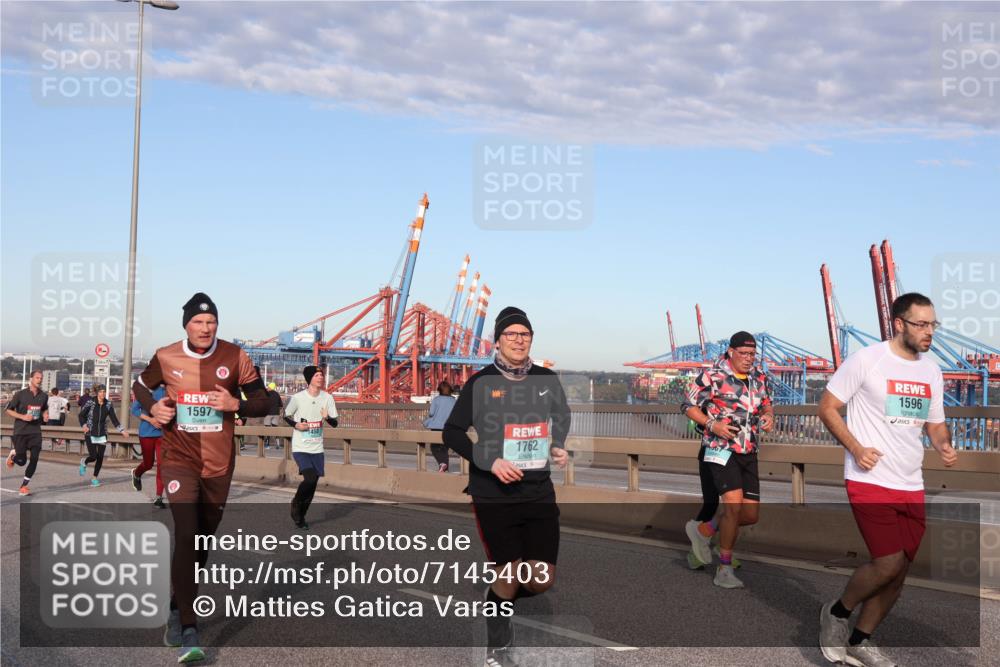 03.10.2024 - Köhlbrandbrückenlauf Matties Gatica Varas http://msf.ph/oto/7145403 03.10.2024 09:42:35 Position 2 1597, 1596, 1762 meine-sportfotos.de