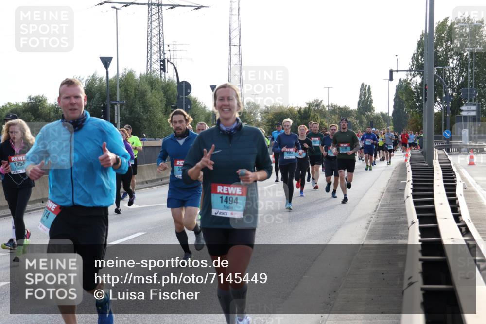03.10.2024 - Köhlbrandbrückenlauf Luisa Fischer http://msf.ph/oto/7145449 03.10.2024 09:14:43 Position 3 1954, 2, 1494, 1950, 1701, 2196 meine-sportfotos.de