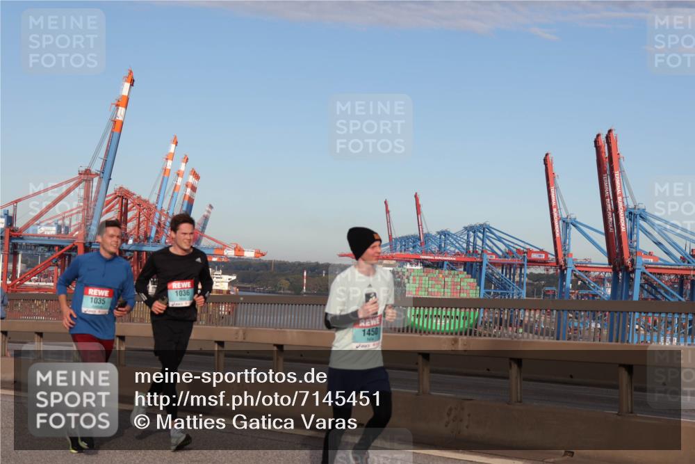03.10.2024 - Köhlbrandbrückenlauf Matties Gatica Varas http://msf.ph/oto/7145451 03.10.2024 09:42:37 Position 2 1035, 1036, 1450 meine-sportfotos.de