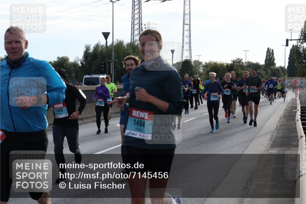 03.10.2024 - Köhlbrandbrückenlauf Luisa Fischer http://msf.ph/oto/7145456 03.10.2024 09:14:44 Position 3 1849, 1560, 1494, 2079, 1950 meine-sportfotos.de