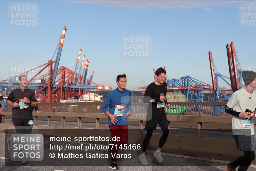 03.10.2024 - Köhlbrandbrückenlauf Matties Gatica Varas http://msf.ph/oto/7145466 03.10.2024 09:42:38 Position 2 112, 036, 1035, 450 meine-sportfotos.de