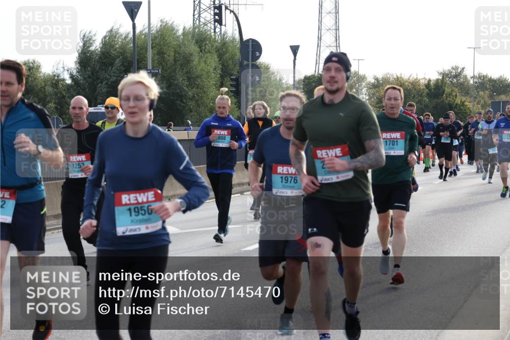 03.10.2024 - Köhlbrandbrückenlauf Luisa Fischer http://msf.ph/oto/7145470 03.10.2024 09:14:48 Position 3 2, 1253, 1, 1956, 808, 19, 1976, 1701, 171 meine-sportfotos.de