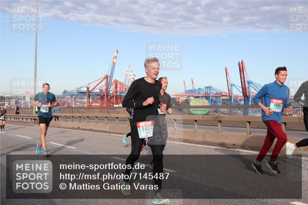 03.10.2024 - Köhlbrandbrückenlauf Matties Gatica Varas http://msf.ph/oto/7145487 03.10.2024 09:42:39 Position 2 2633, 2441, 1035 meine-sportfotos.de