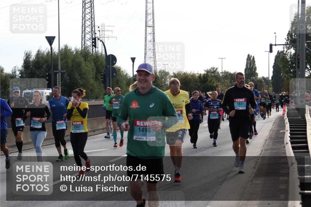 03.10.2024 - Köhlbrandbrückenlauf Luisa Fischer http://msf.ph/oto/7145575 03.10.2024 09:15:11 Position 3 1843, 2415, 2557, 1753, 1499, 2050, 1831 meine-sportfotos.de