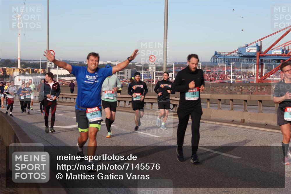03.10.2024 - Köhlbrandbrückenlauf Matties Gatica Varas http://msf.ph/oto/7145576 03.10.2024 09:42:45 Position 2 45, 3628, 1376, 1500, 1468, 18 meine-sportfotos.de