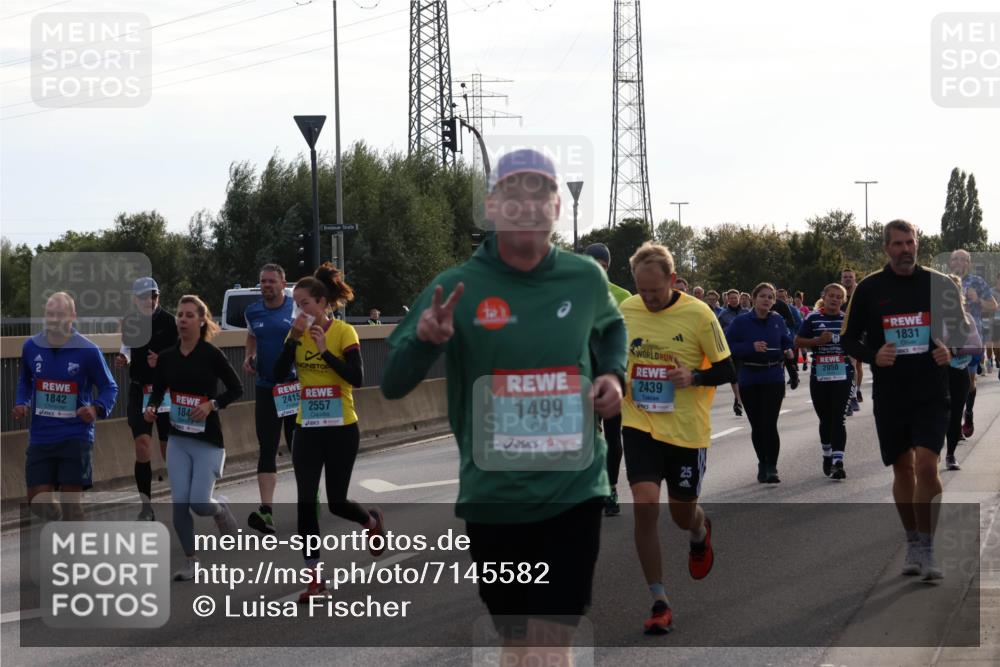 03.10.2024 - Köhlbrandbrückenlauf Luisa Fischer http://msf.ph/oto/7145582 03.10.2024 09:15:12 Position 3 1842, 184, 2415, 2557, 2050, 1499, 2439, 215, 1831 meine-sportfotos.de