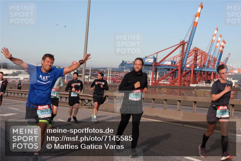 03.10.2024 - Köhlbrandbrückenlauf Matties Gatica Varas http://msf.ph/oto/7145585 03.10.2024 09:42:46 Position 2 4, 3628, 376, 1468, 2005, 1819 meine-sportfotos.de