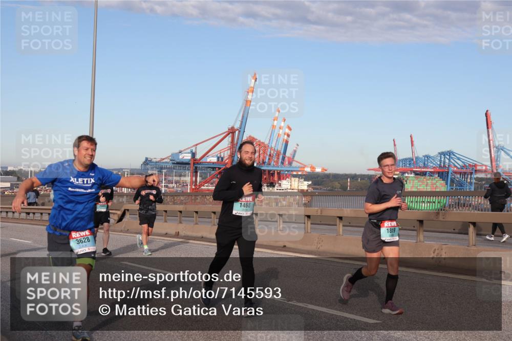 03.10.2024 - Köhlbrandbrückenlauf Matties Gatica Varas http://msf.ph/oto/7145593 03.10.2024 09:42:47 Position 2 4, 3628, 2005, 1468, 1819 meine-sportfotos.de