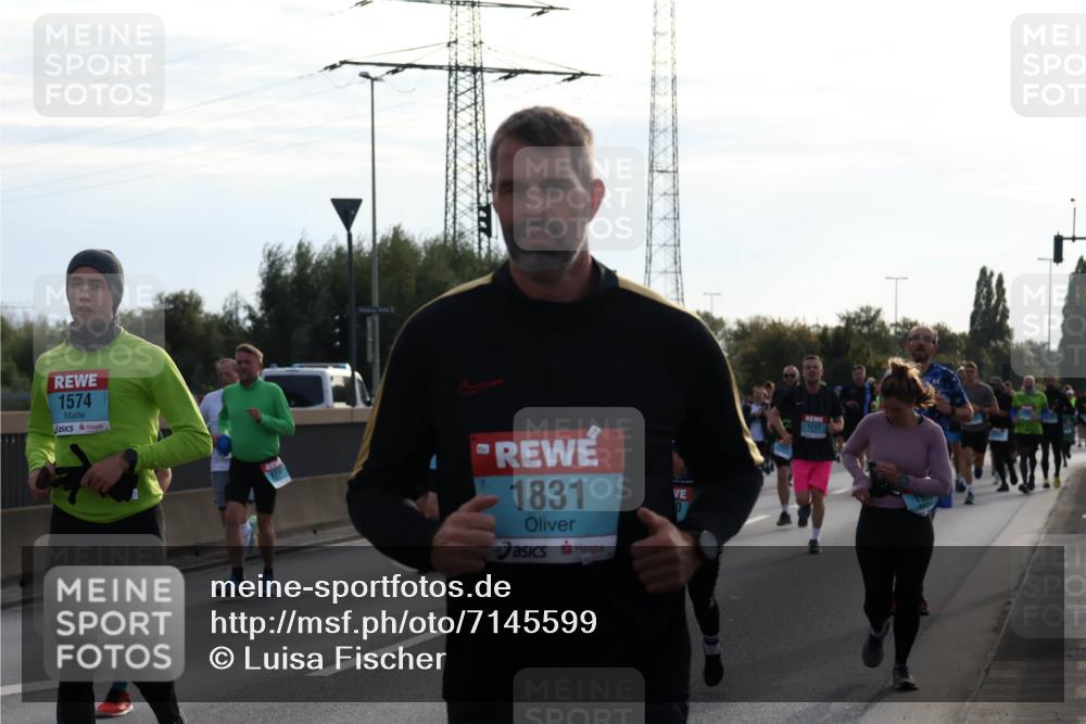 03.10.2024 - Köhlbrandbrückenlauf Luisa Fischer http://msf.ph/oto/7145599 03.10.2024 09:15:15 Position 3 1574, 1831, 1211 meine-sportfotos.de