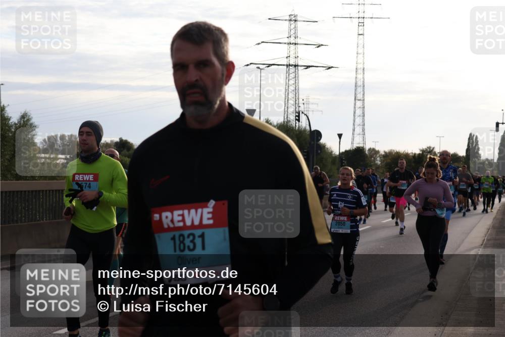 03.10.2024 - Köhlbrandbrückenlauf Luisa Fischer http://msf.ph/oto/7145604 03.10.2024 09:15:16 Position 3 574, 1831, 2050 meine-sportfotos.de