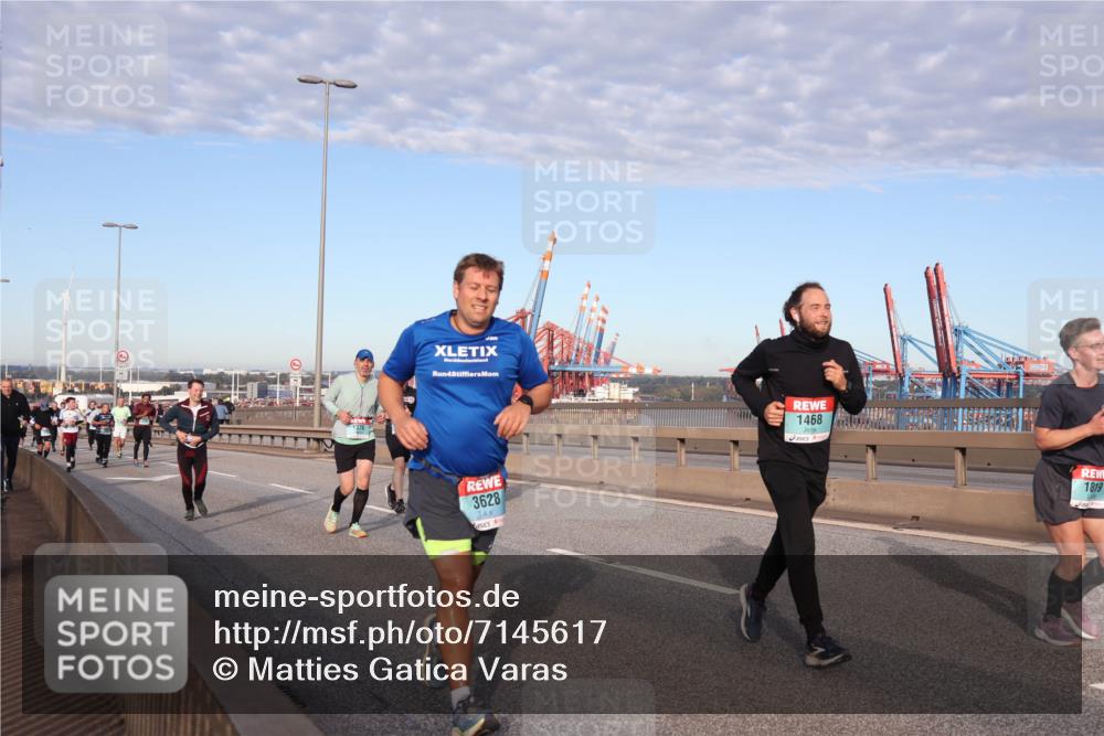03.10.2024 - Köhlbrandbrückenlauf Matties Gatica Varas http://msf.ph/oto/7145617 03.10.2024 09:42:48 Position 2 4, 3628, 1468, 1819 meine-sportfotos.de
