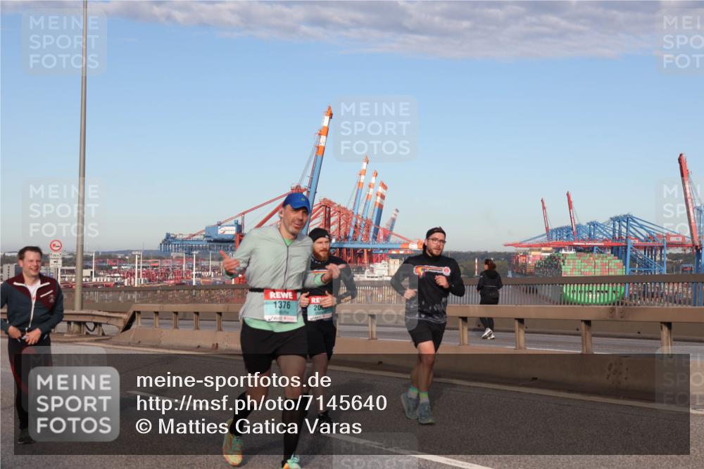 03.10.2024 - Köhlbrandbrückenlauf Matties Gatica Varas http://msf.ph/oto/7145640 03.10.2024 09:42:49 Position 2 137 meine-sportfotos.de