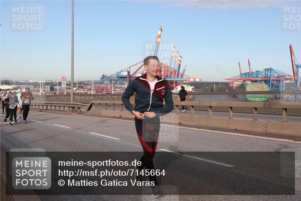 03.10.2024 - Köhlbrandbrückenlauf Matties Gatica Varas http://msf.ph/oto/7145664 03.10.2024 09:42:51 Position 2  meine-sportfotos.de