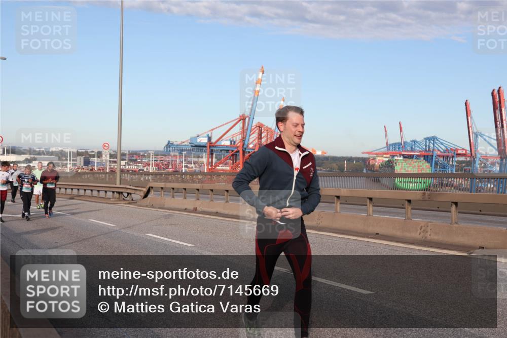 03.10.2024 - Köhlbrandbrückenlauf Matties Gatica Varas http://msf.ph/oto/7145669 03.10.2024 09:42:52 Position 2  meine-sportfotos.de