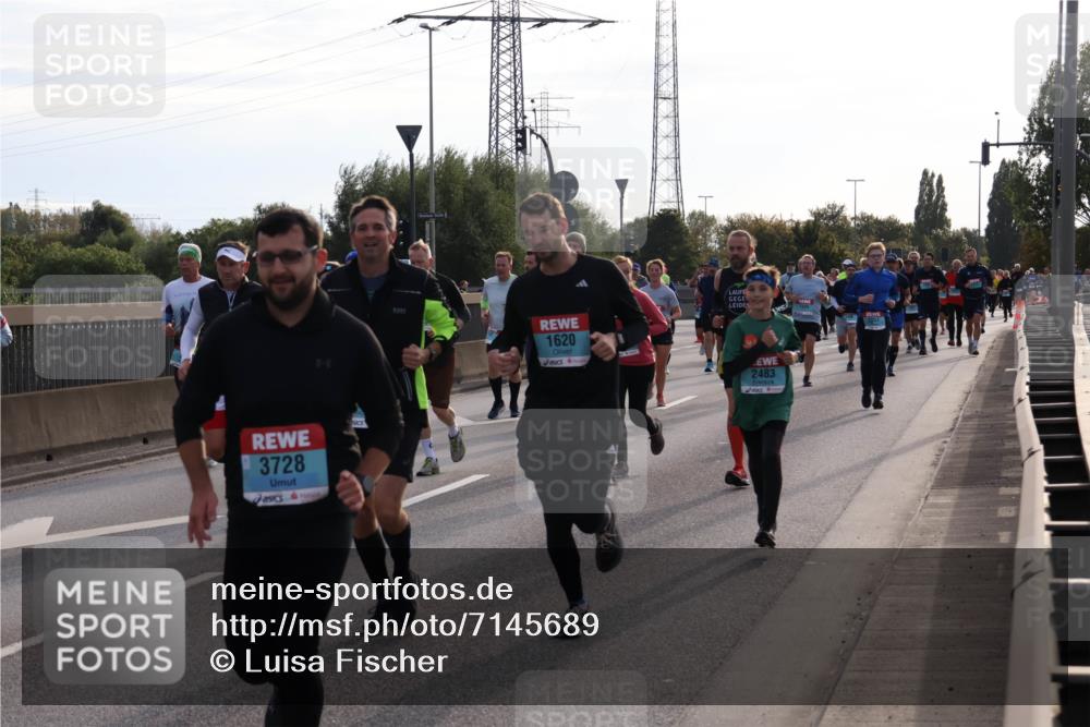03.10.2024 - Köhlbrandbrückenlauf Luisa Fischer http://msf.ph/oto/7145689 03.10.2024 09:15:31 Position 3 3728, 1620, 2483 meine-sportfotos.de