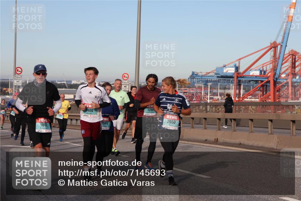 03.10.2024 - Köhlbrandbrückenlauf Matties Gatica Varas http://msf.ph/oto/7145693 03.10.2024 09:42:56 Position 2 1500, 500, 2400, 2049, 1298, 2050, 1652, 2191 meine-sportfotos.de
