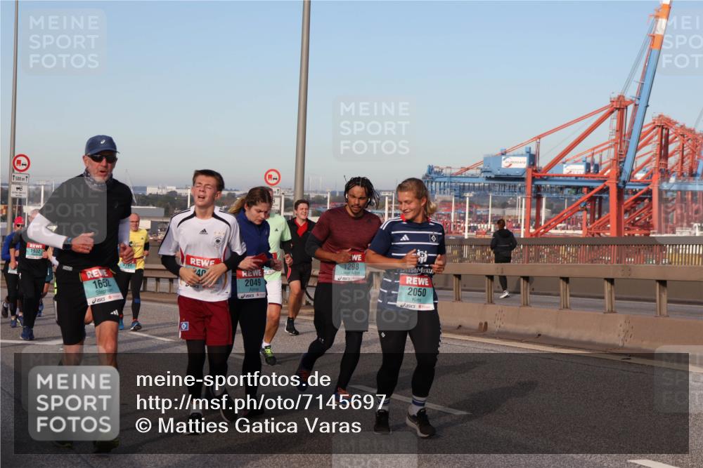 03.10.2024 - Köhlbrandbrückenlauf Matties Gatica Varas http://msf.ph/oto/7145697 03.10.2024 09:42:56 Position 2 500, 1932, 1652, 40, 2049, 1298, 2050 meine-sportfotos.de