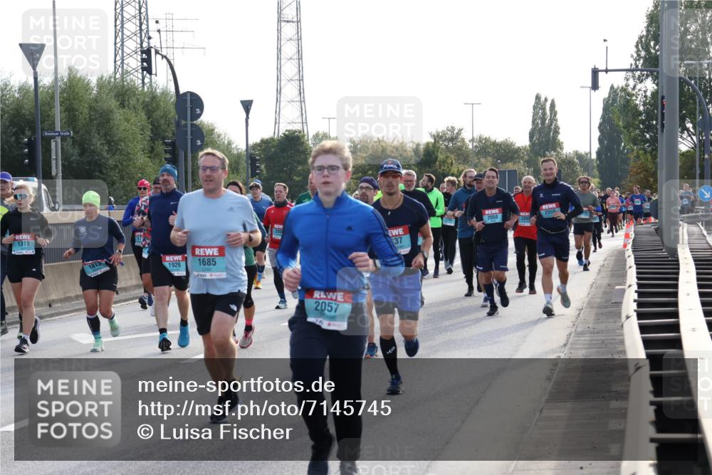 03.10.2024 - Köhlbrandbrückenlauf Luisa Fischer http://msf.ph/oto/7145745 03.10.2024 09:15:36 Position 3 1319, 1926, 1685, 200, 2057, 37, 2058, 2059 meine-sportfotos.de