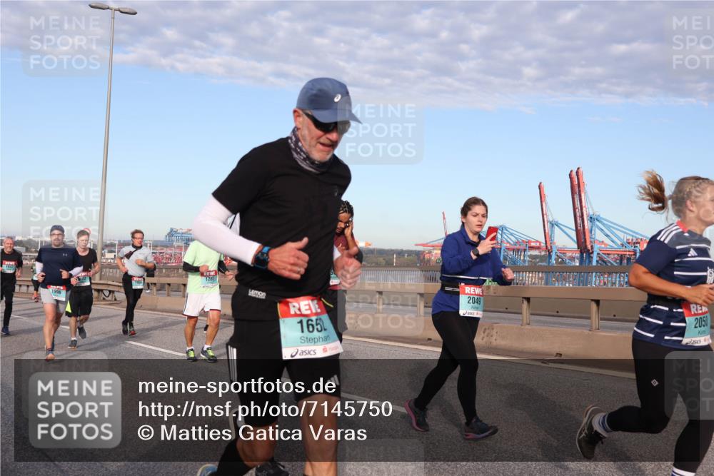 03.10.2024 - Köhlbrandbrückenlauf Matties Gatica Varas http://msf.ph/oto/7145750 03.10.2024 09:42:59 Position 2 1996, 1956, 1281, 165, 2049, 2050 meine-sportfotos.de
