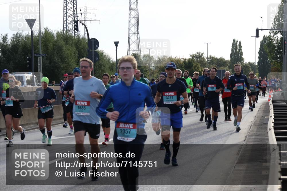 03.10.2024 - Köhlbrandbrückenlauf Luisa Fischer http://msf.ph/oto/7145751 03.10.2024 09:15:37 Position 3 1319, 1685, 2057, 3237, 2058, 2059, 20 meine-sportfotos.de