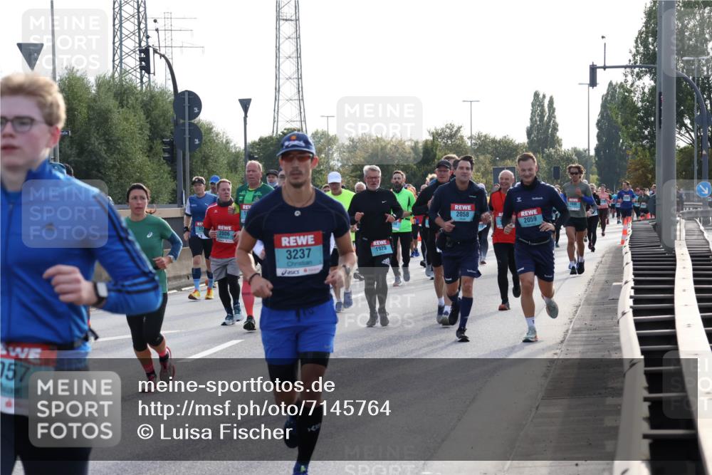 03.10.2024 - Köhlbrandbrückenlauf Luisa Fischer http://msf.ph/oto/7145764 03.10.2024 09:15:38 Position 3 057, 2006, 3237, 1929, 2058, 2059, 1936 meine-sportfotos.de
