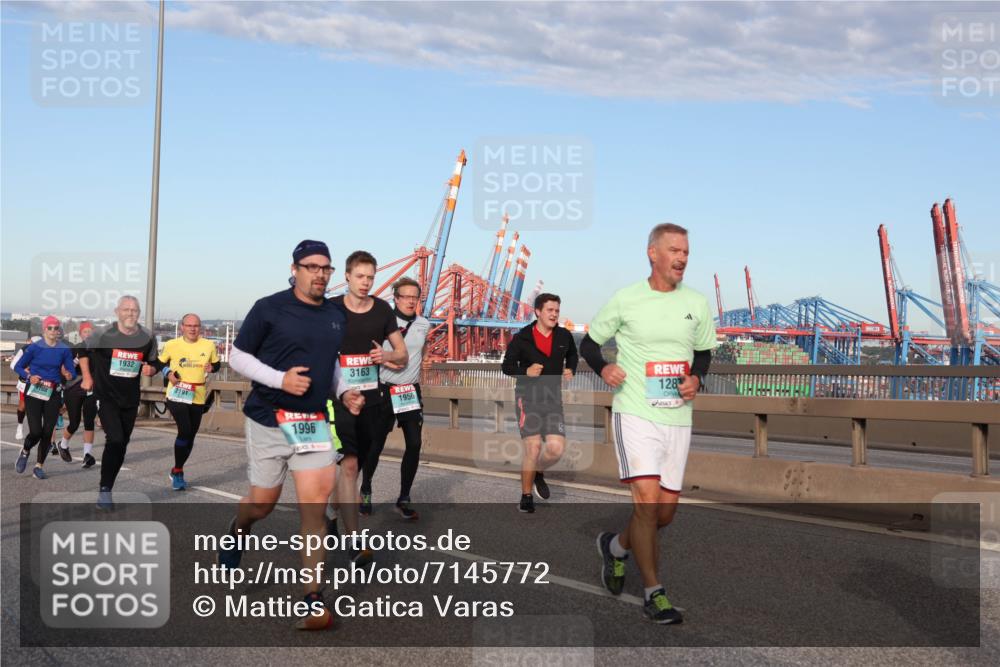03.10.2024 - Köhlbrandbrückenlauf Matties Gatica Varas http://msf.ph/oto/7145772 03.10.2024 09:43:01 Position 2 1708, 1932, 2191, 1996, 3163, 1956, 128 meine-sportfotos.de