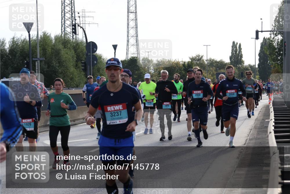03.10.2024 - Köhlbrandbrückenlauf Luisa Fischer http://msf.ph/oto/7145778 03.10.2024 09:15:38 Position 3 1926, 3237, 1936, 2058, 2059, 1776, 1929 meine-sportfotos.de