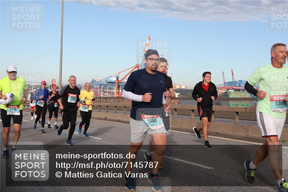 03.10.2024 - Köhlbrandbrückenlauf Matties Gatica Varas http://msf.ph/oto/7145787 03.10.2024 09:43:01 Position 2 1776, 1932, 2191, 1996, 1287 meine-sportfotos.de