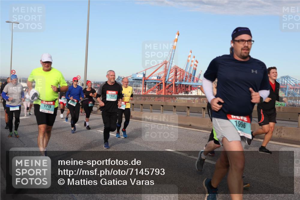 03.10.2024 - Köhlbrandbrückenlauf Matties Gatica Varas http://msf.ph/oto/7145793 03.10.2024 09:43:02 Position 2 1776, 1932, 1996 meine-sportfotos.de