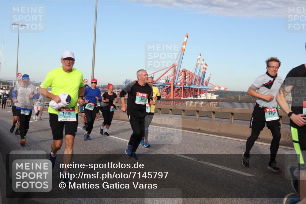 03.10.2024 - Köhlbrandbrückenlauf Matties Gatica Varas http://msf.ph/oto/7145797 03.10.2024 09:43:02 Position 2 1776, 2, 1708, 1932, 1956 meine-sportfotos.de