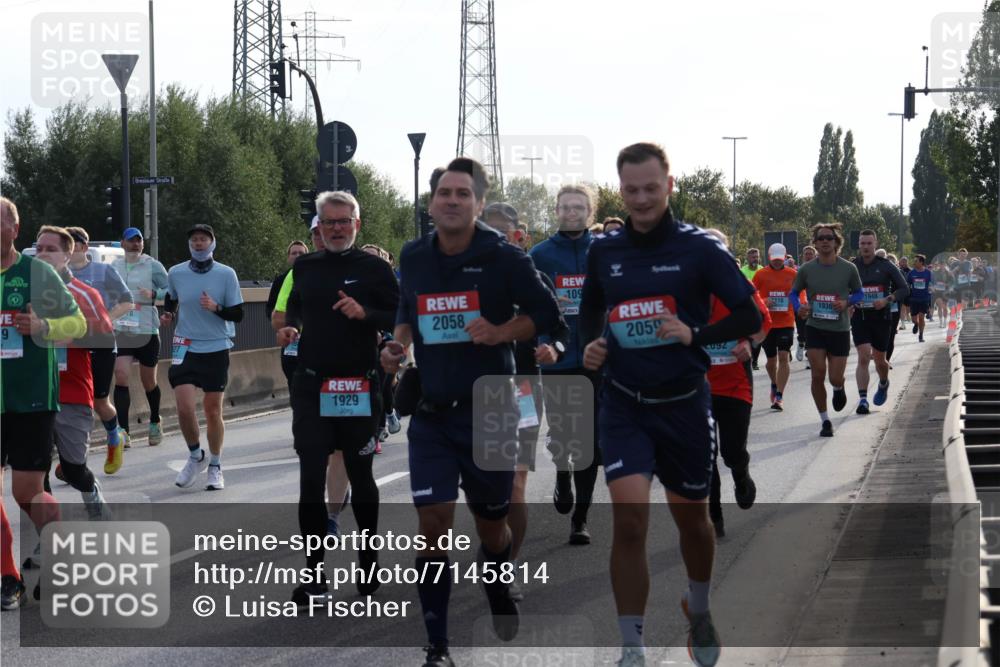 03.10.2024 - Köhlbrandbrückenlauf Luisa Fischer http://msf.ph/oto/7145814 03.10.2024 09:15:42 Position 3 9, 1929, 2058, 109, 2059, 092, 110, 1948, 1936 meine-sportfotos.de