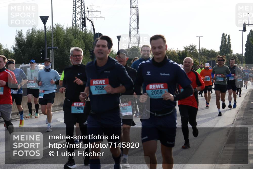 03.10.2024 - Köhlbrandbrückenlauf Luisa Fischer http://msf.ph/oto/7145820 03.10.2024 09:15:42 Position 3 1376, 27, 1929, 2058, 937, 2059, 1936, 110 meine-sportfotos.de
