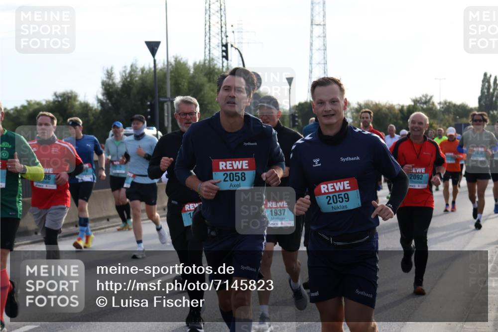 03.10.2024 - Köhlbrandbrückenlauf Luisa Fischer http://msf.ph/oto/7145823 03.10.2024 09:15:43 Position 3 06, 2058, 90, 1937, 2059, 2092, 1936 meine-sportfotos.de