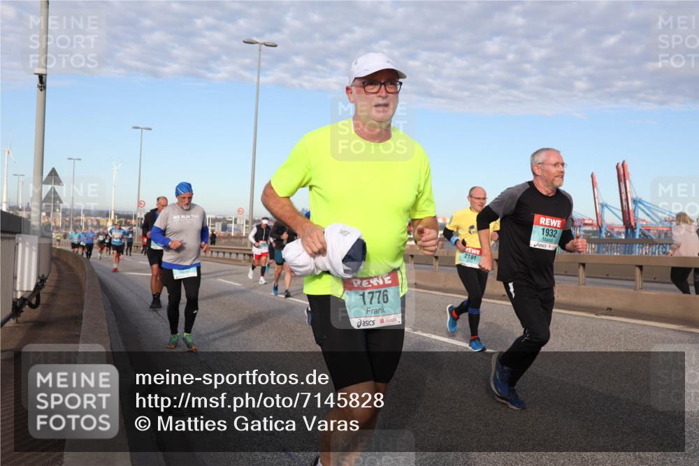 03.10.2024 - Köhlbrandbrückenlauf Matties Gatica Varas http://msf.ph/oto/7145828 03.10.2024 09:43:04 Position 2 1776, 2191, 1932 meine-sportfotos.de