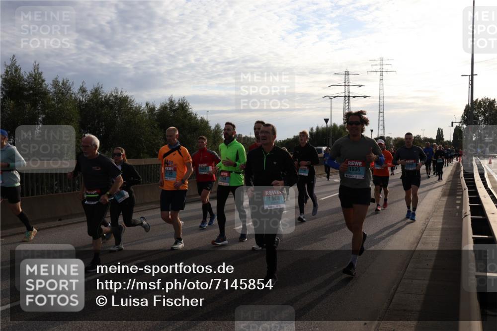 03.10.2024 - Köhlbrandbrückenlauf Luisa Fischer http://msf.ph/oto/7145854 03.10.2024 09:15:49 Position 3 2105, 1288, 1840, 2205, 1936 meine-sportfotos.de